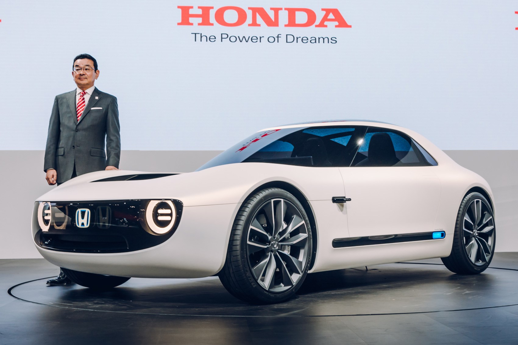 honda reboots the classic 60s sports car with its ev sport concept