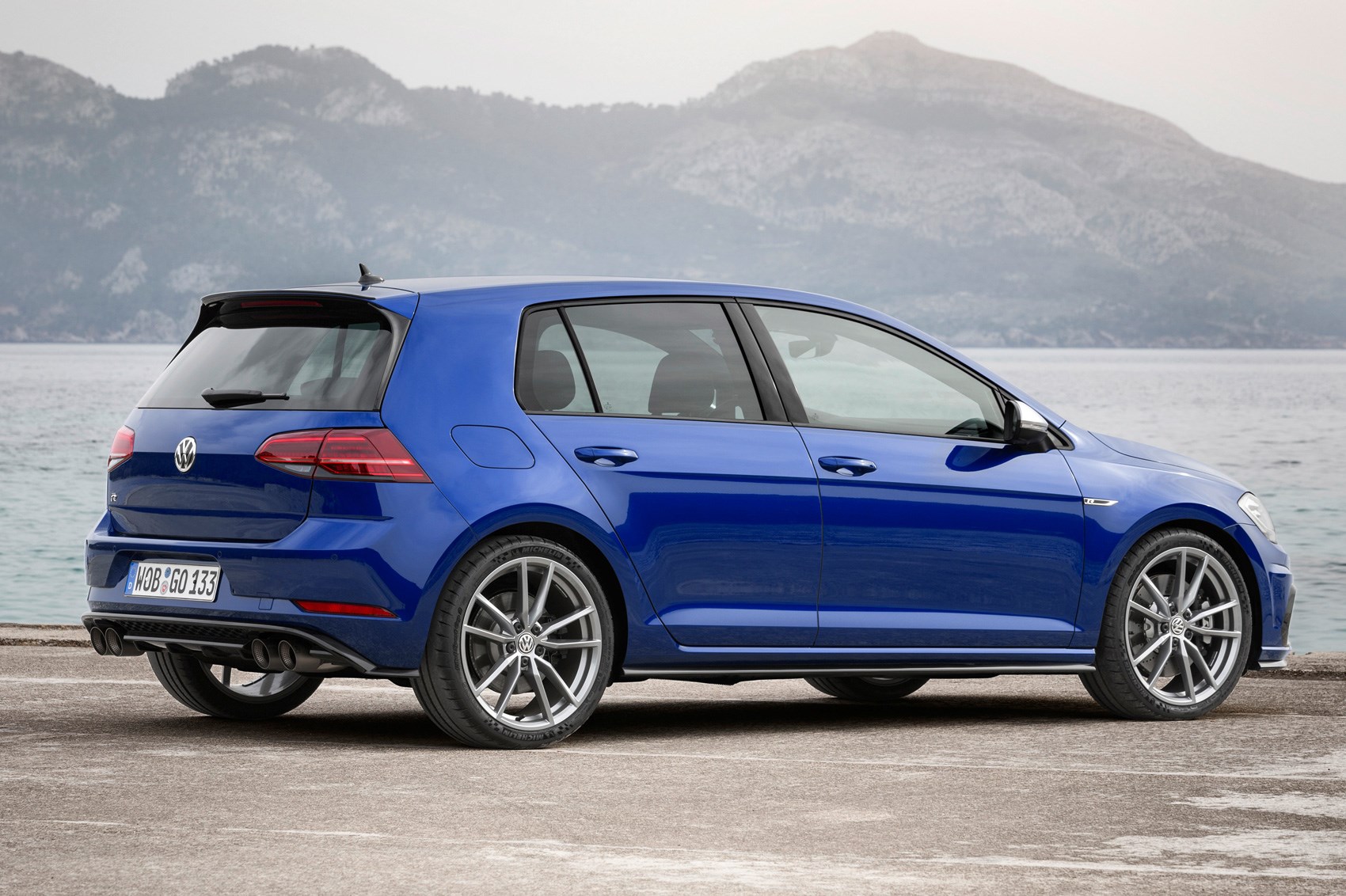 Golf R Performance Pack 200000th Hot Hatch Revealed Car Magazine 