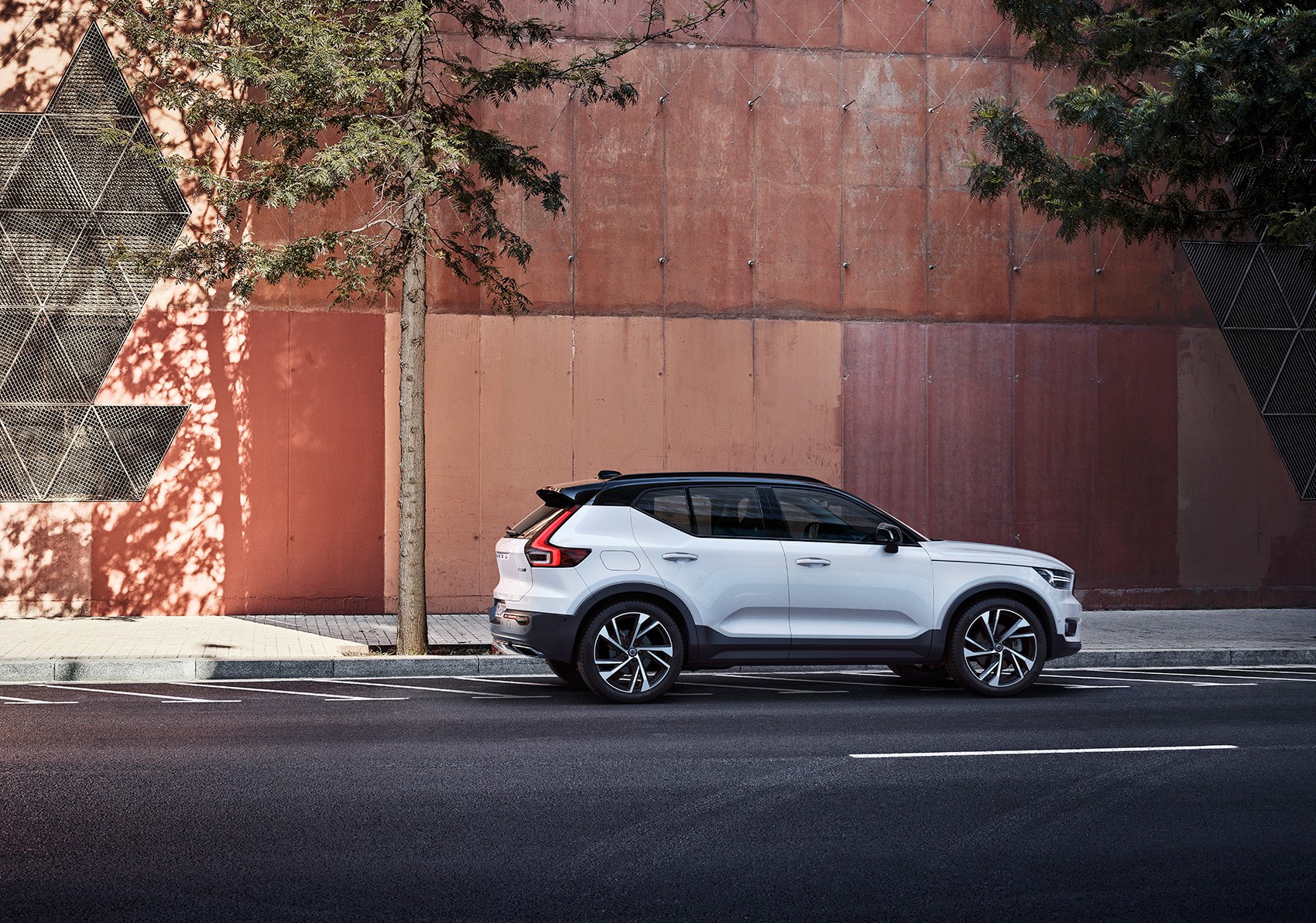 Volvo XC40 dimensions: 4425mm long, 1910mm wide, 1658mm high