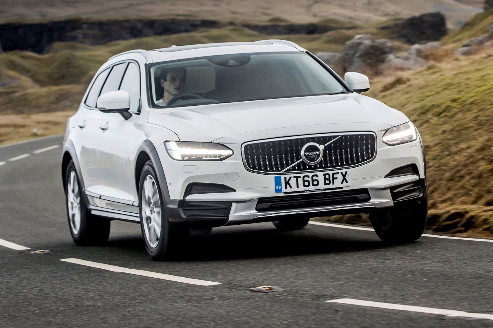 Volvo V90 D5 Cross Country Pro 2017 Review Still Elite