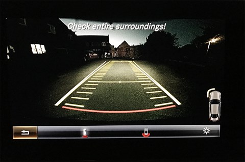 Reversing camera on our Mercedes-AMG C43: a bit gloomy in the dark, frankly