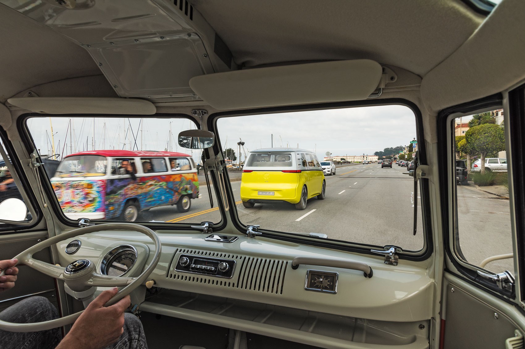 VW ID Buzz vs VW Microbus old vs new twin test review ... VW ID Buzz vs VW Microbus old vs new twin test review ...