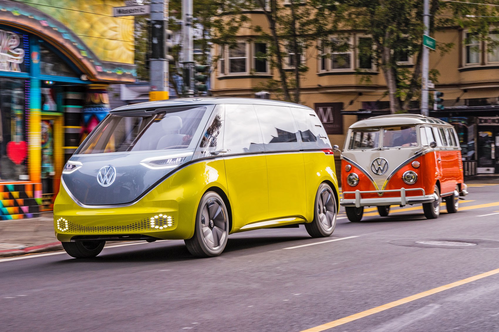 VW ID Buzz vs VW Microbus old vs new 