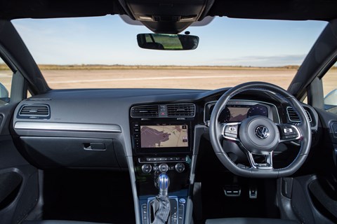 VW Golf GTE interior