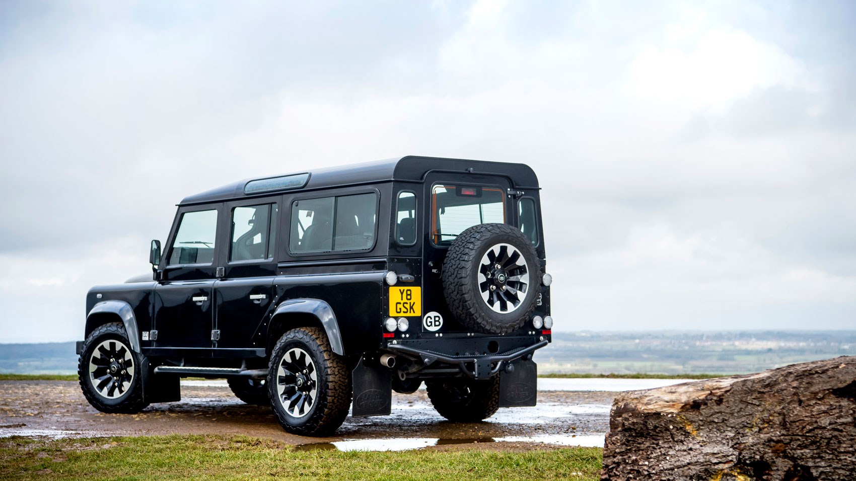 Land rover defender v8