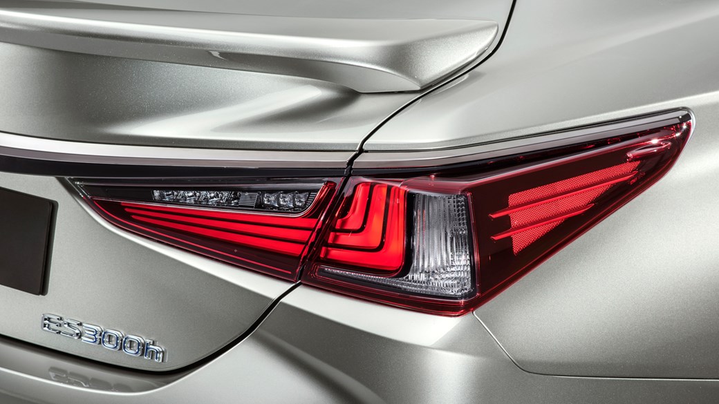 Meet the new Lexus ES: fresh saloon replaces GS