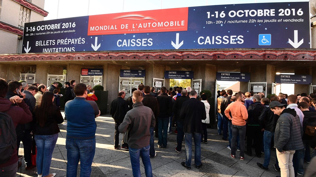 Punters queue up to enter the 2016 Paris motor show (Getty Images)