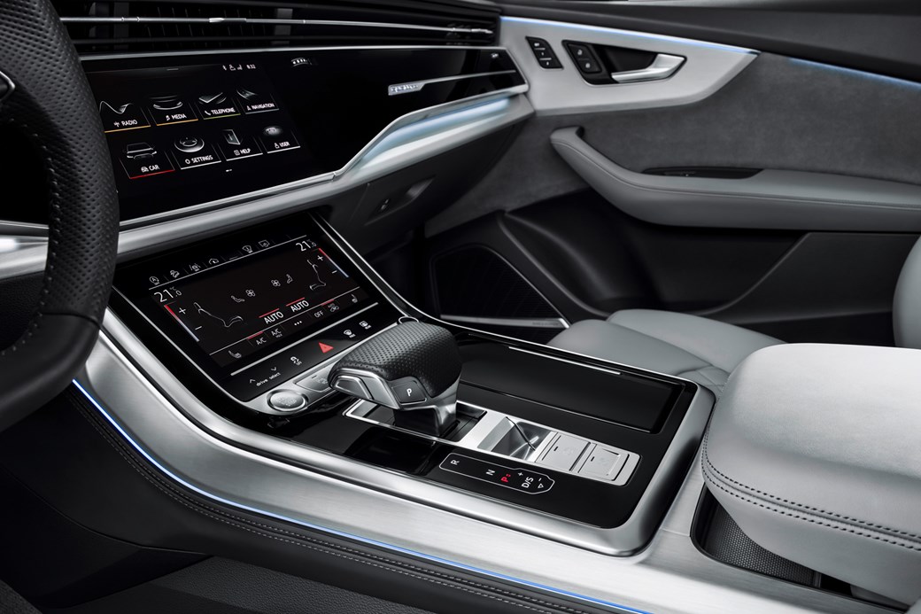 Audi Q8 centre console