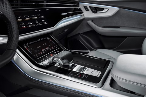 Audi Q8 centre console