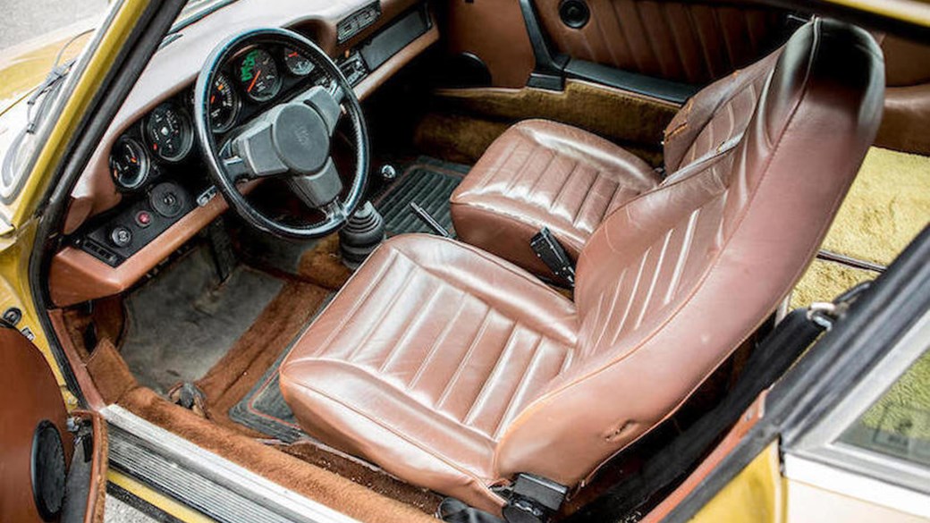 Pure 1970s: inside the green Porsche 911 S cabin from The Bridge