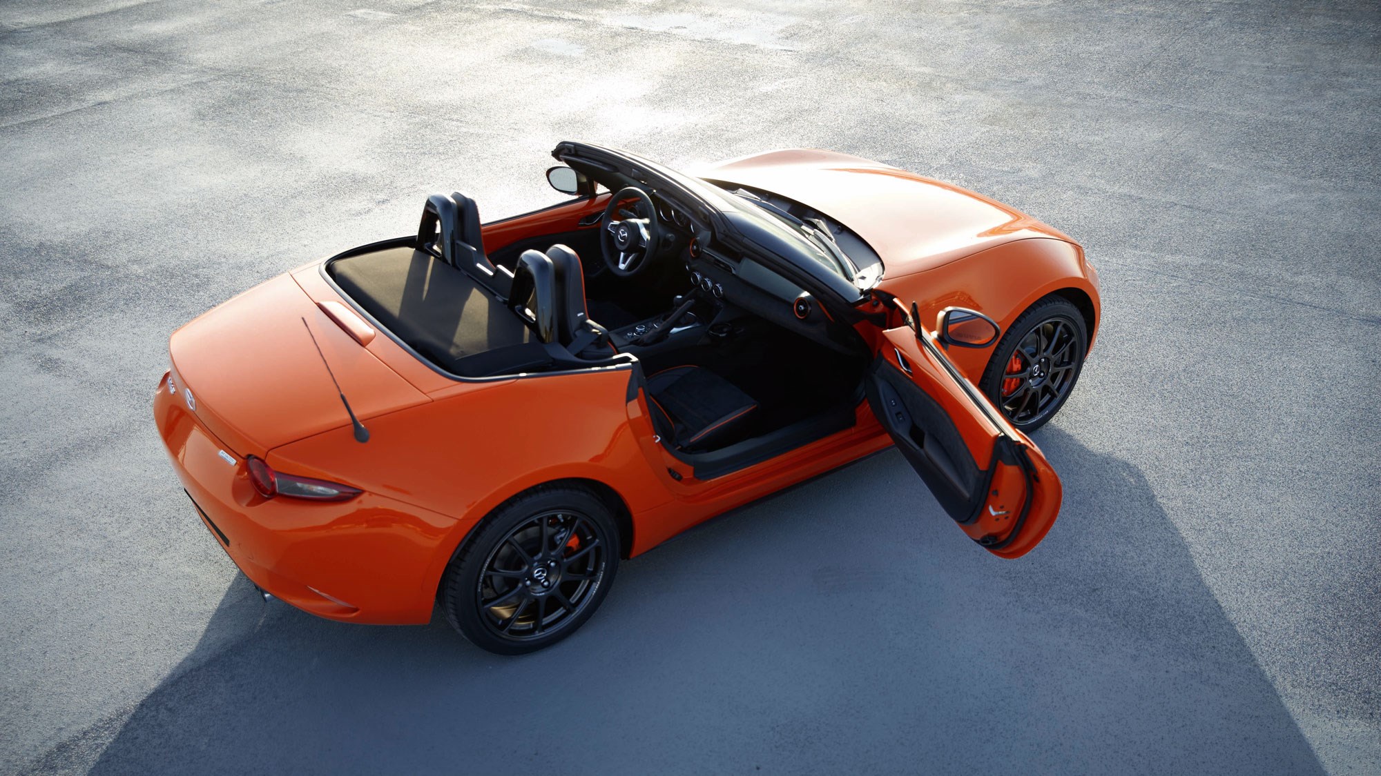 New Mazda MX-5 30th Anniversary Roadster revealed in ...