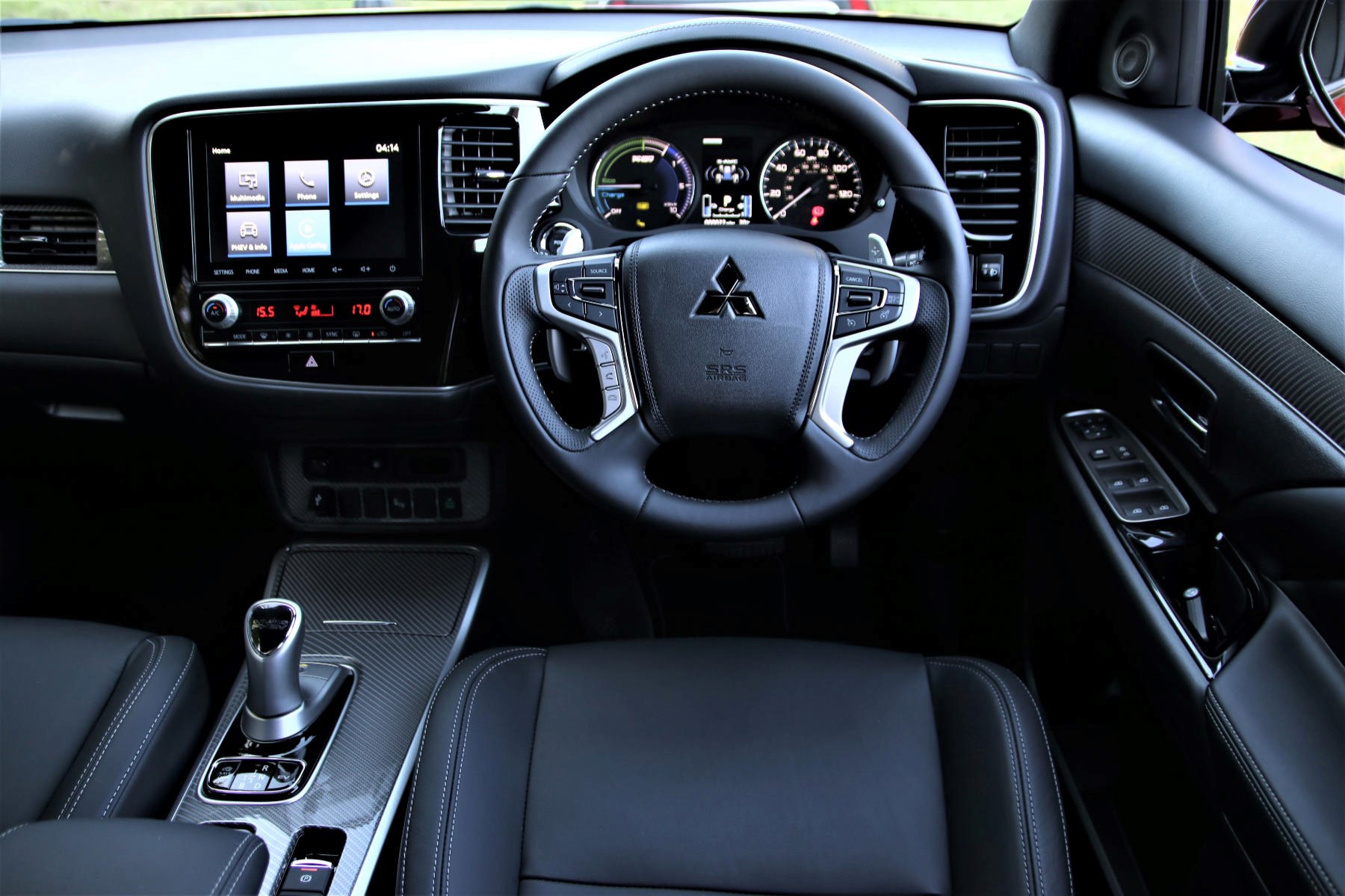 Mitsubishi Outlander PHEV review interior