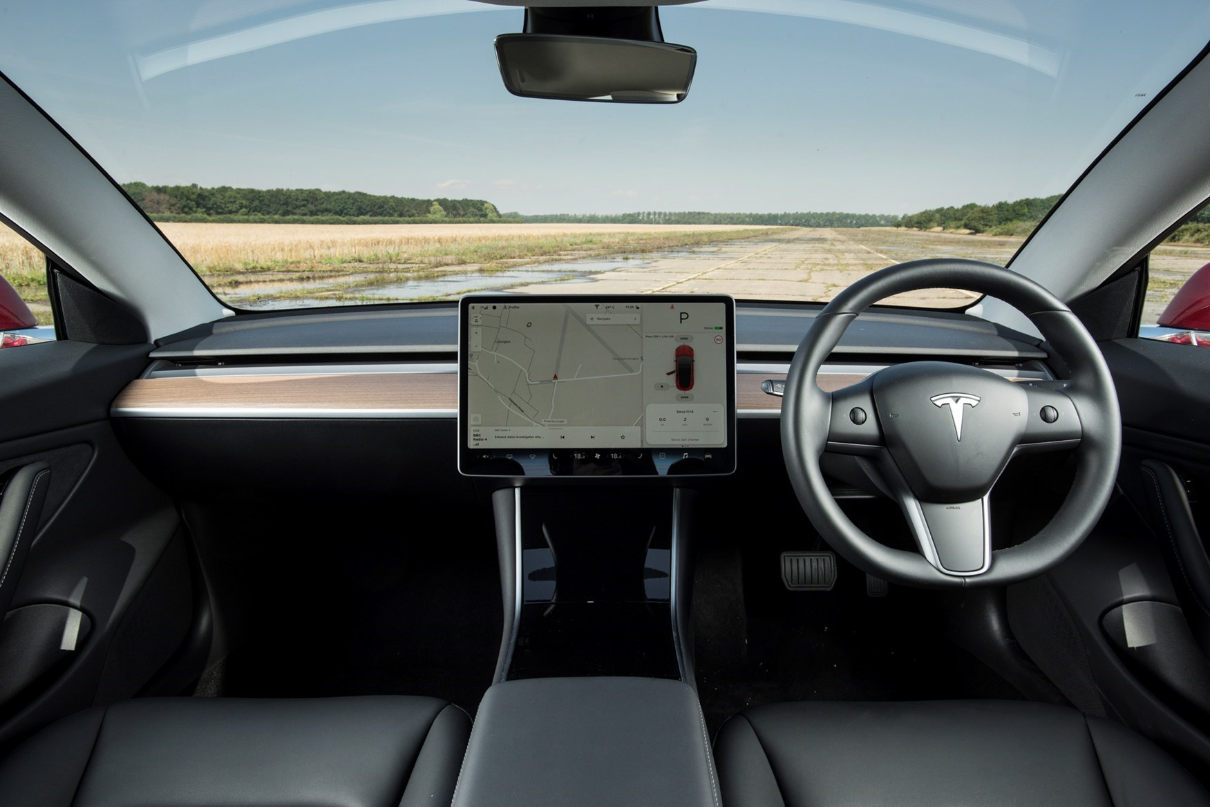 Tesla Model 3 Interior Specs : News - 2018 Tesla Model 3: Some Specs Outed : Premium heated seating and cabin materials throughout, including open pore wood décor and two rear usbs.