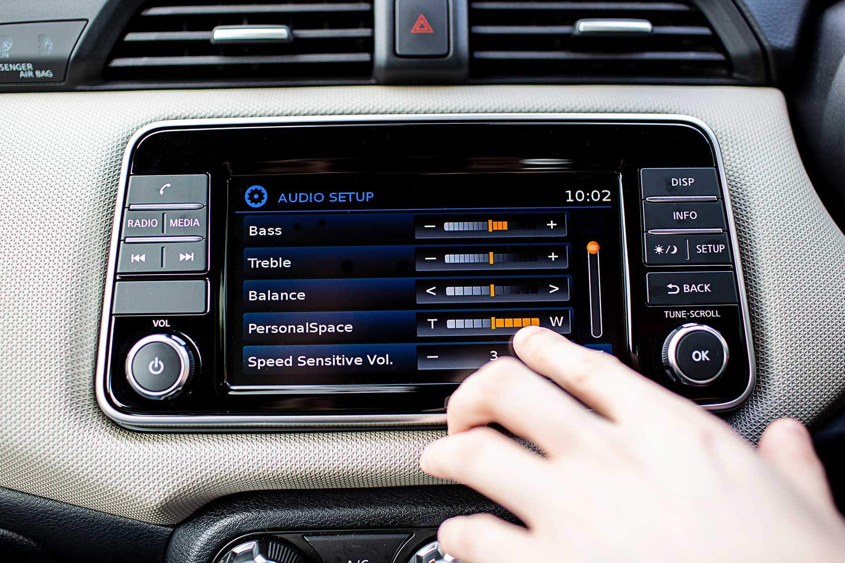 Ниссан bose. Car Infotainment System магнитола. Nissan Bose Sound System. Магнитола Pro Plus car Infotainment System. Мультимедийная система Infotainment Suzuki Vitara.