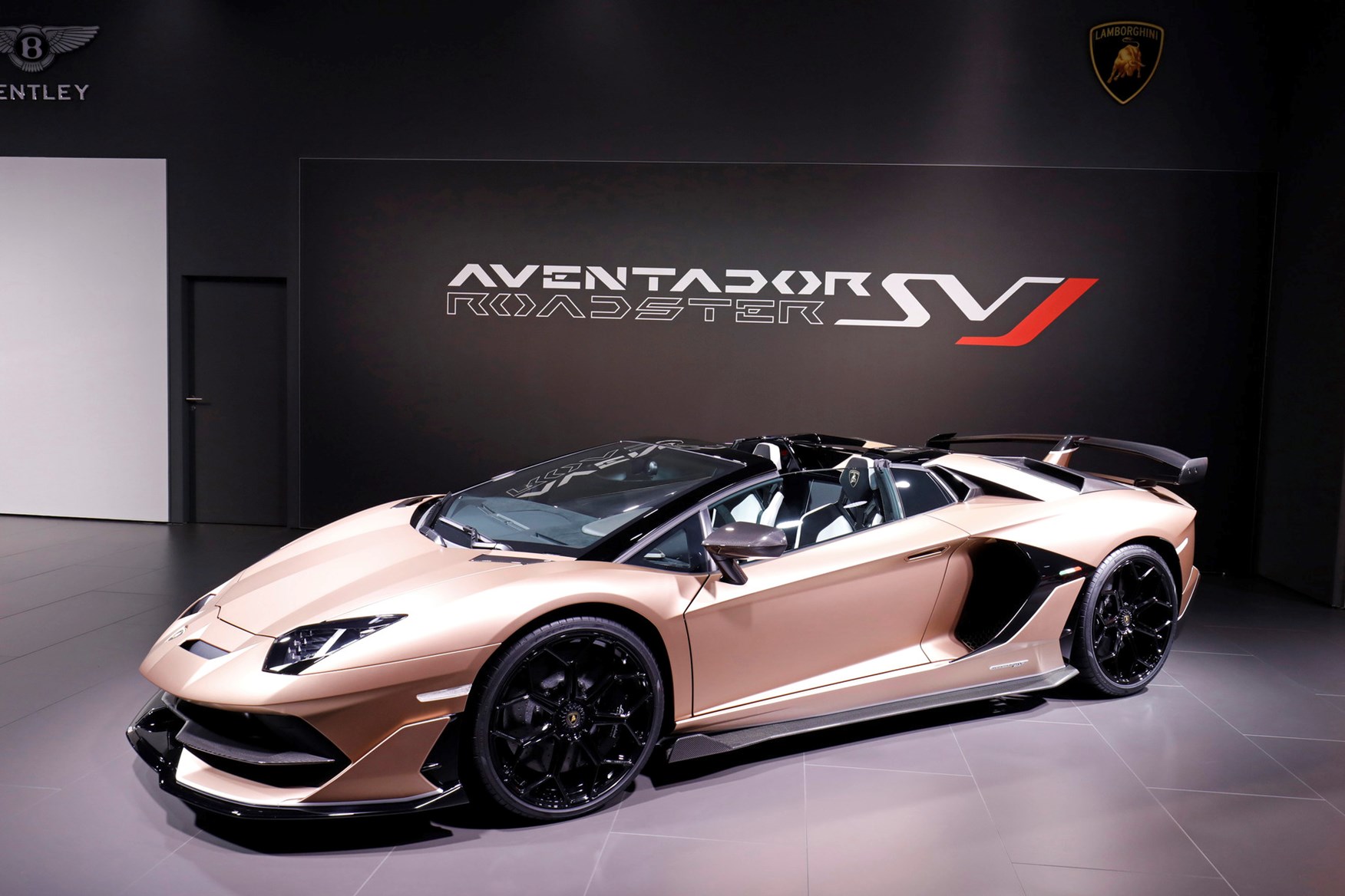 Outrageous 217mph Lamborghini Aventador Svj Roadster Chops Its Top Car Magazine