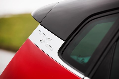 Seat Arona C-pillar and chrome detailing