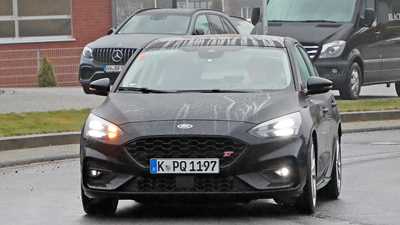 New Ford Focus ST spied virtually undisguised!