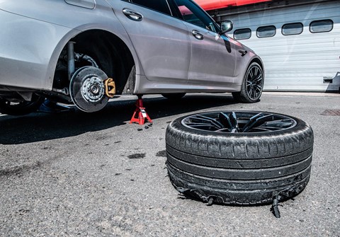 BMW M5: destroyed rear tyres