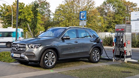 Mercedes-Benz GLE 350 de plug-in hybrid charging