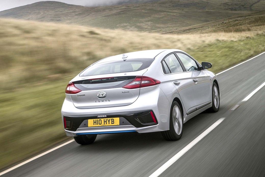 Best Hybrid Cars 2019 Uk The Top Phevs And Plug Ins On Car Hyundai Ioniq Hybrid