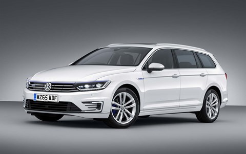 VW Passat Estate GTE: à¤¯à¤¹ à¤¹à¤¾à¤‡à¤¬à¥à¤°à¤¿à¤¡ à¤‡à¤¤à¤¨à¤¾ à¤²à¥‹à¤•à¤ªà¥à¤°à¤¿à¤¯ à¤¹à¥ˆ, à¤‰à¤¨à¥à¤¹à¥‹à¤‚à¤¨à¥‡ à¤‡à¤¸à¥‡ à¤¬à¤¿à¤•à¥à¤°à¥€ à¤¸à¥‡ à¤¹à¤Ÿà¤¾ à¤¦à¤¿à¤¯à¤¾ à¤¹à¥ˆ!