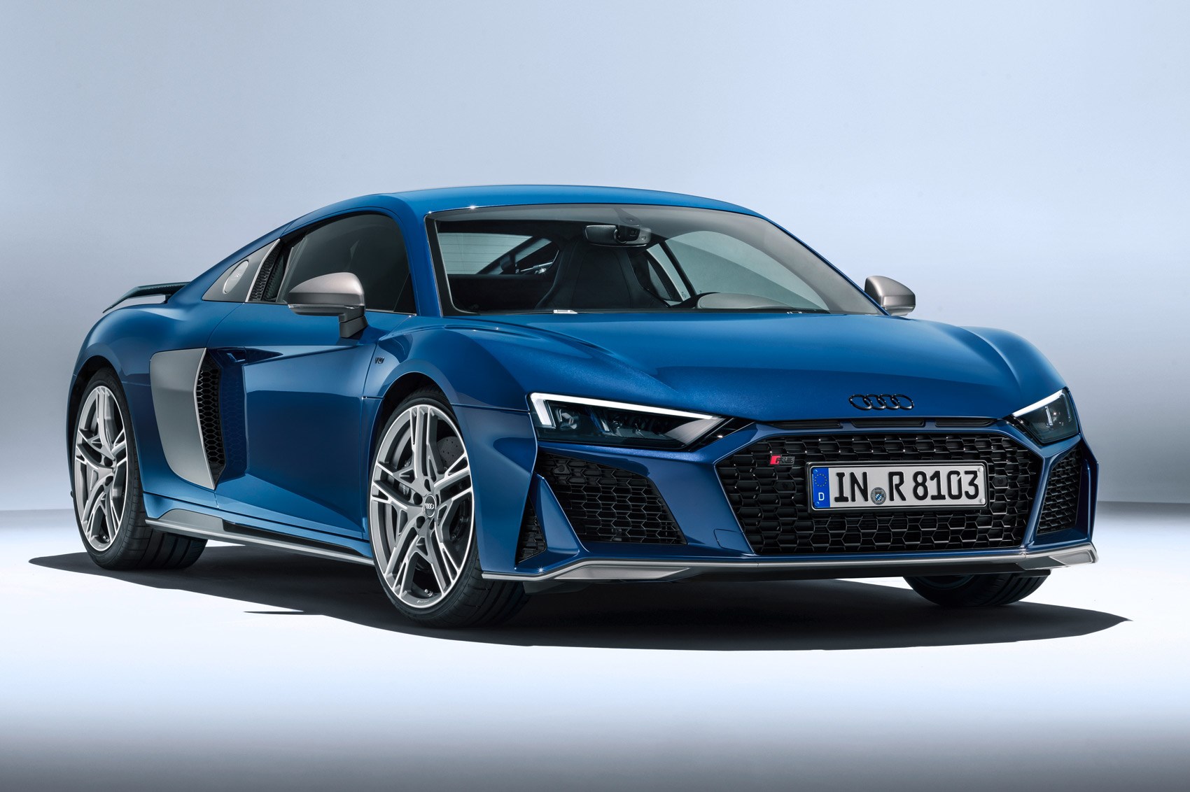 audir8_2018_100.jpg