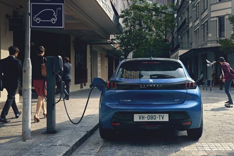 Peugeot 208 electric plug