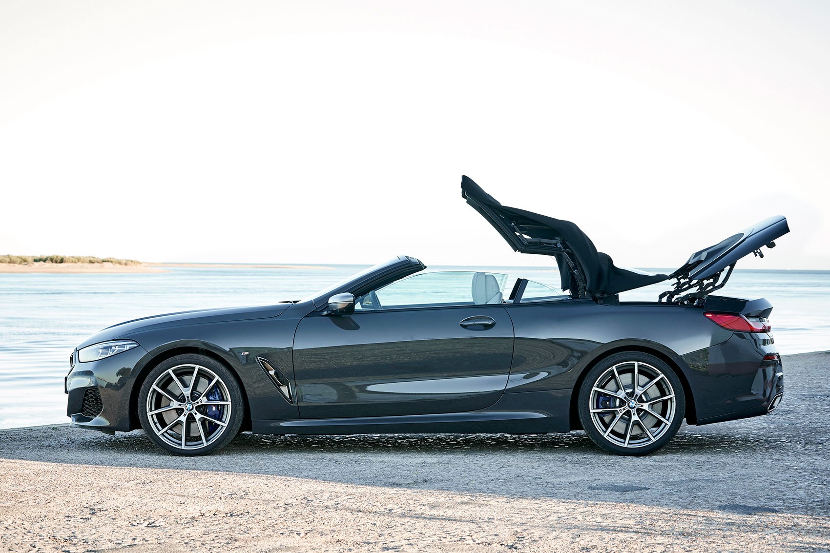 Folding soft-top cabriolet roof on the new 2019 BMW 8-series Convertible