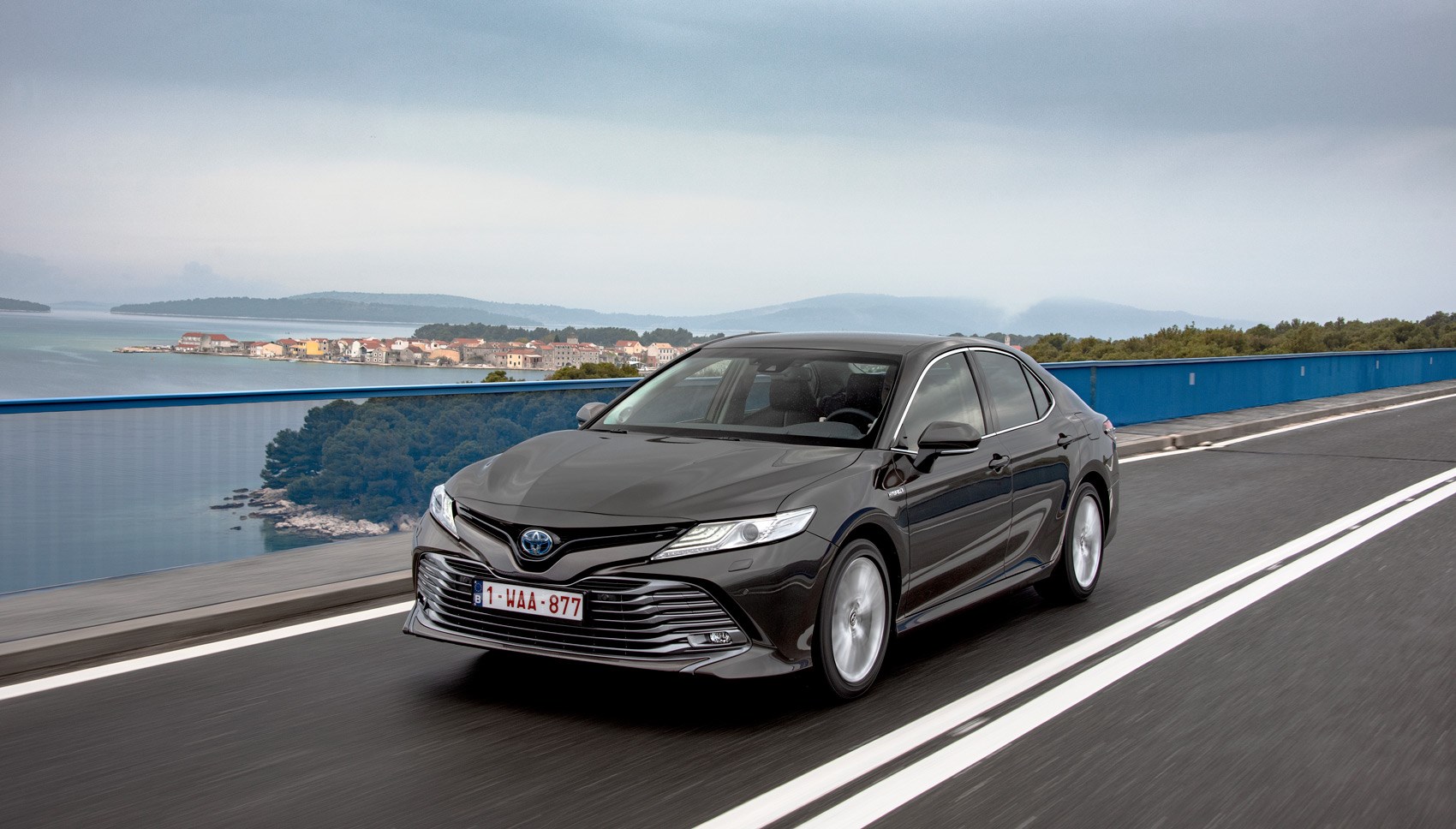 Toyota Camry front tracking