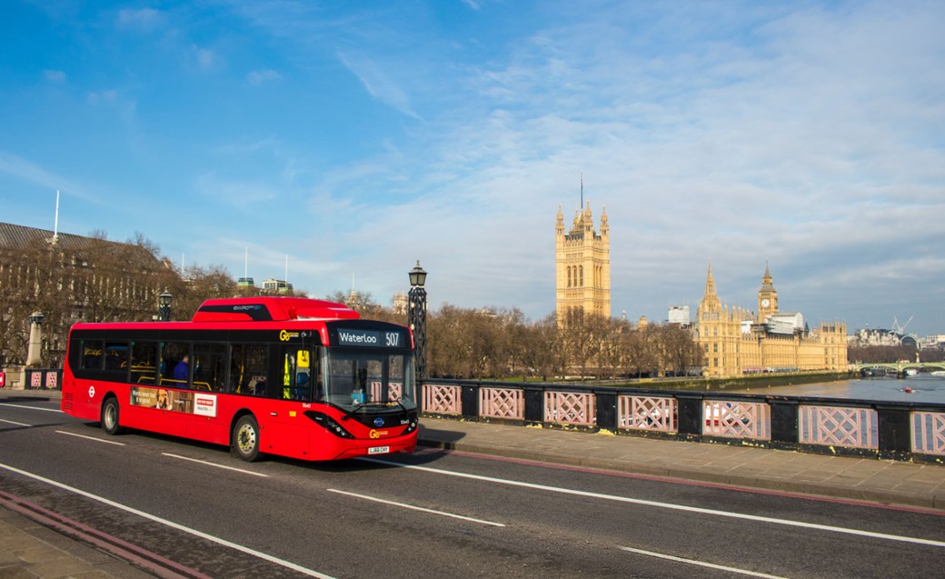 比亚迪在521,507,360和153号航线上设计了伦敦全电动公交车