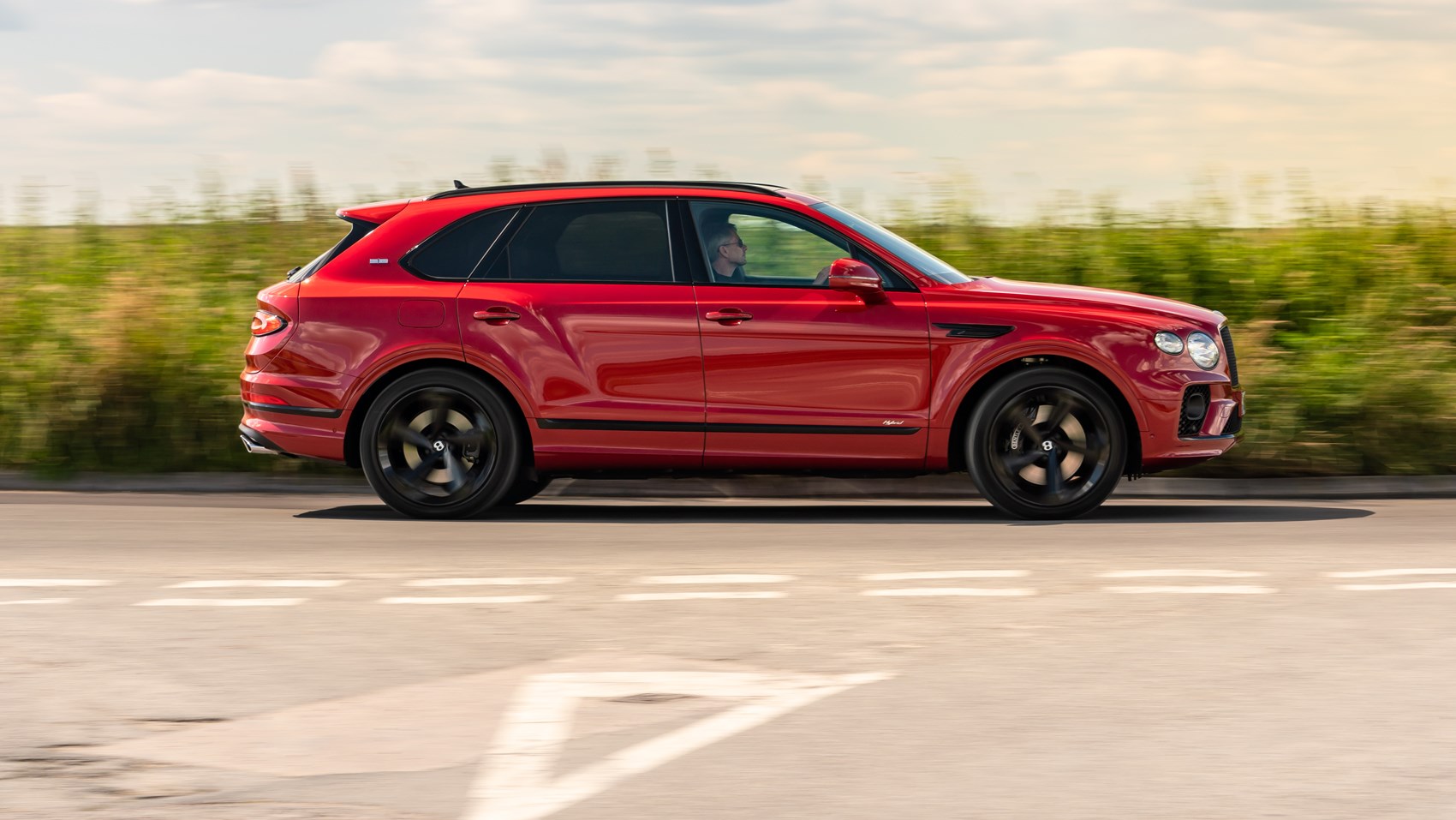 bentayga hybrid side pan