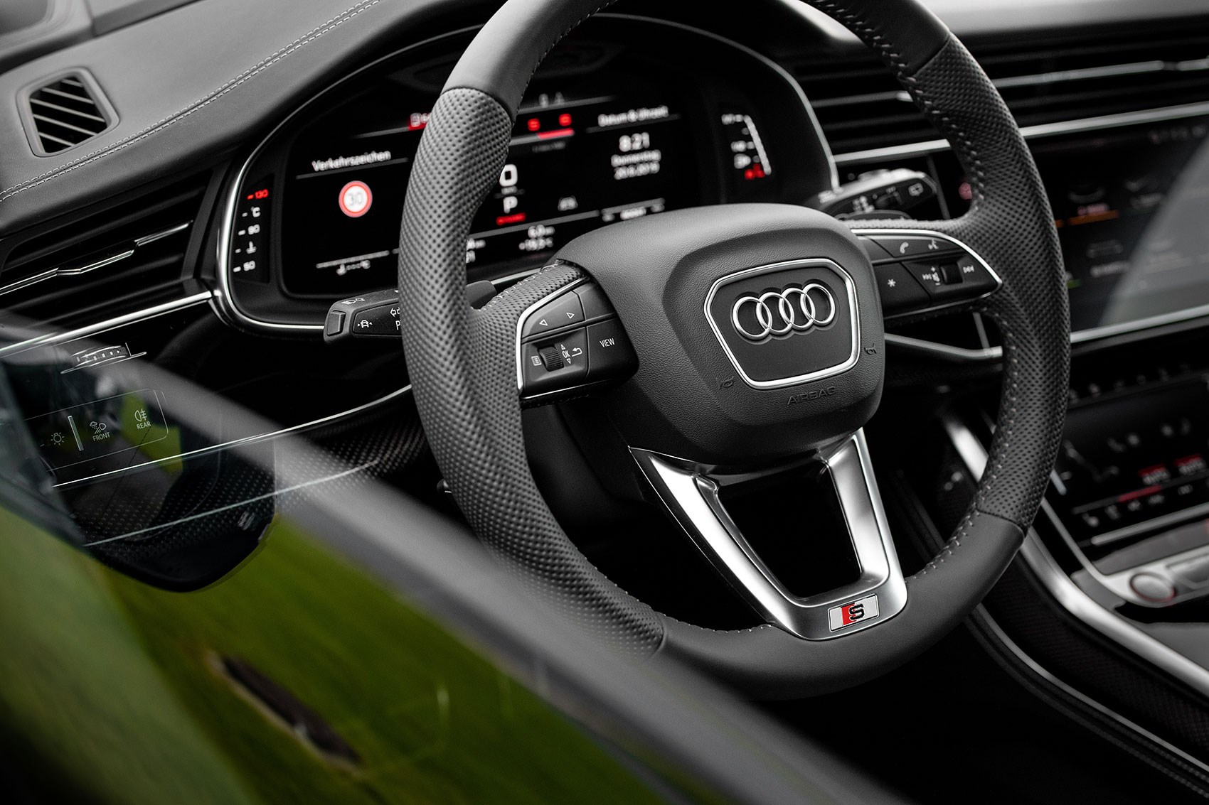 Audi SQ8 steering wheel