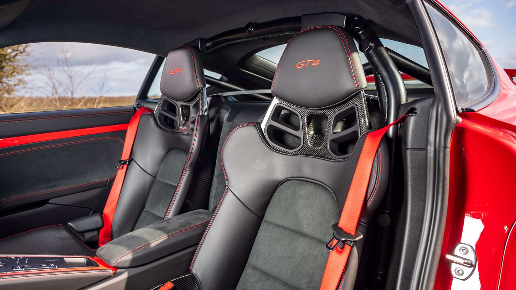 cayman gt4 seats