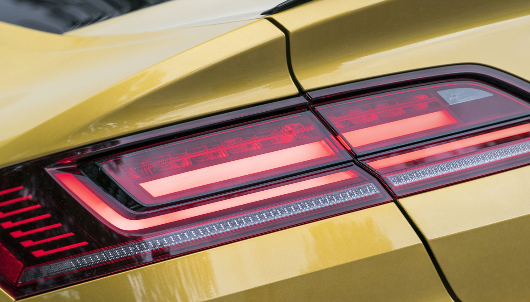VW Arteon rear light