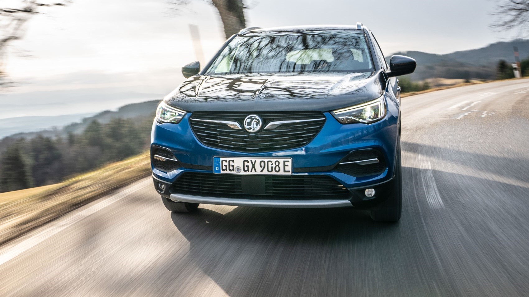 2020 Vauxhall Grandland X Hybrid4, front dynamic 2020 Vauxhall Grandland X Hybrid4, front dynamic