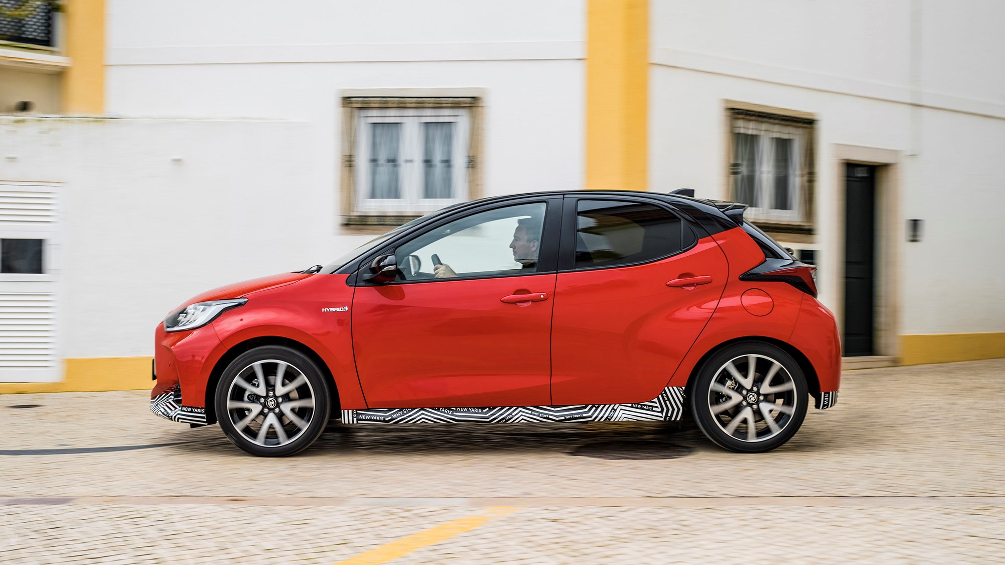 Toyota Yaris Hybrid 2020 side Toyota Yaris Hybrid 2020 side