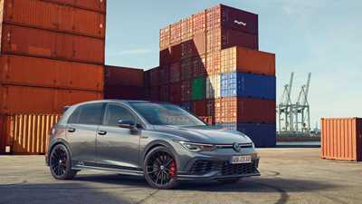 Sapphire anniversary VW Golf GTI Clubsport races in