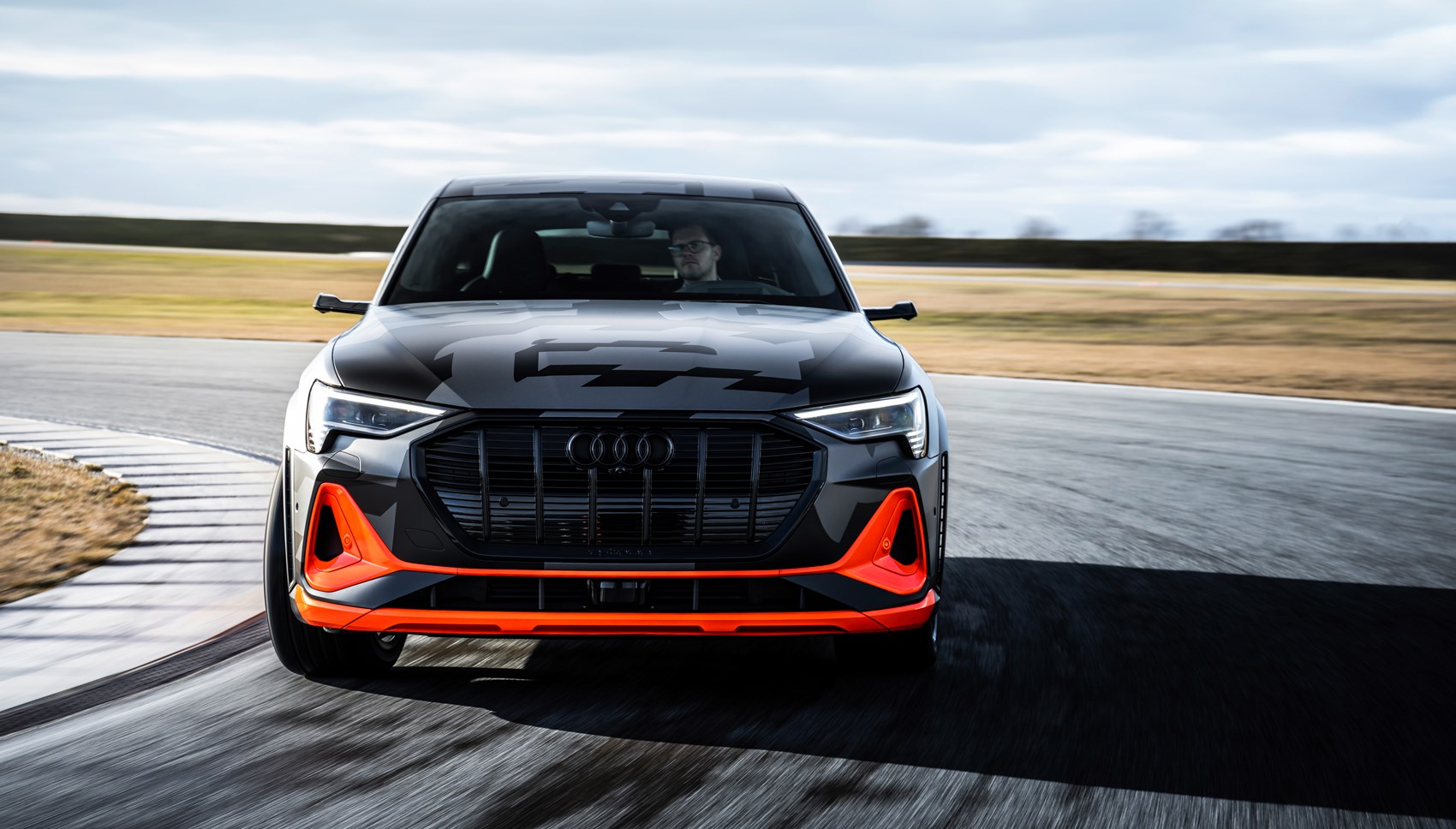 e-tron S front cornering