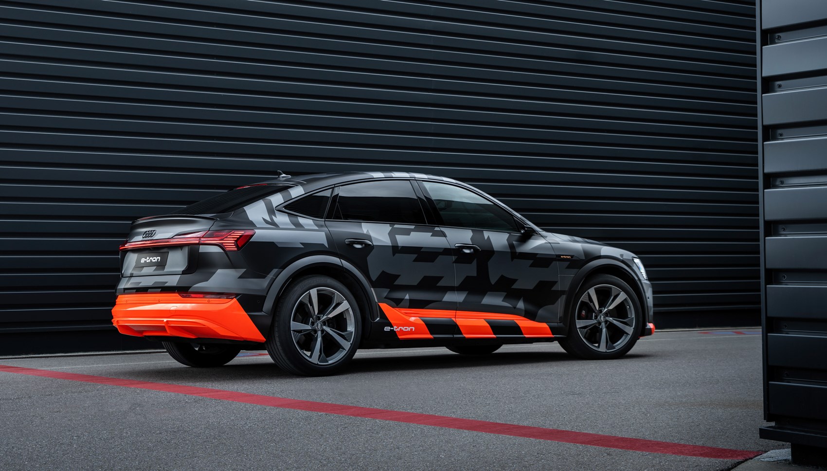 e-tron S rear quarter