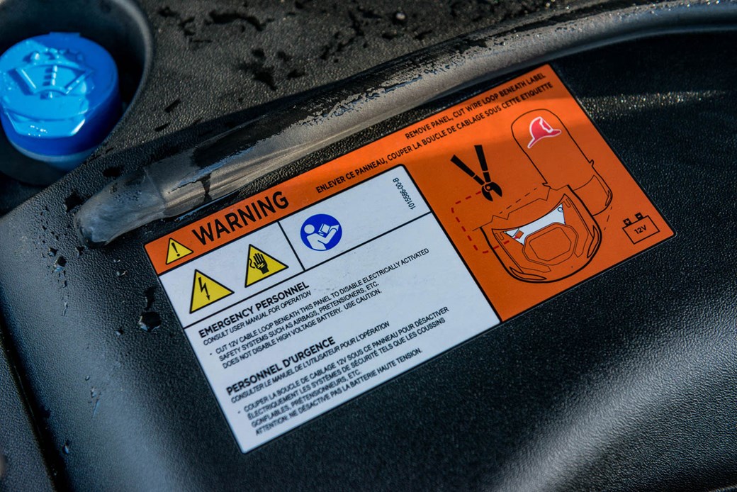Electric cars must be treated carefully in the event of a fire