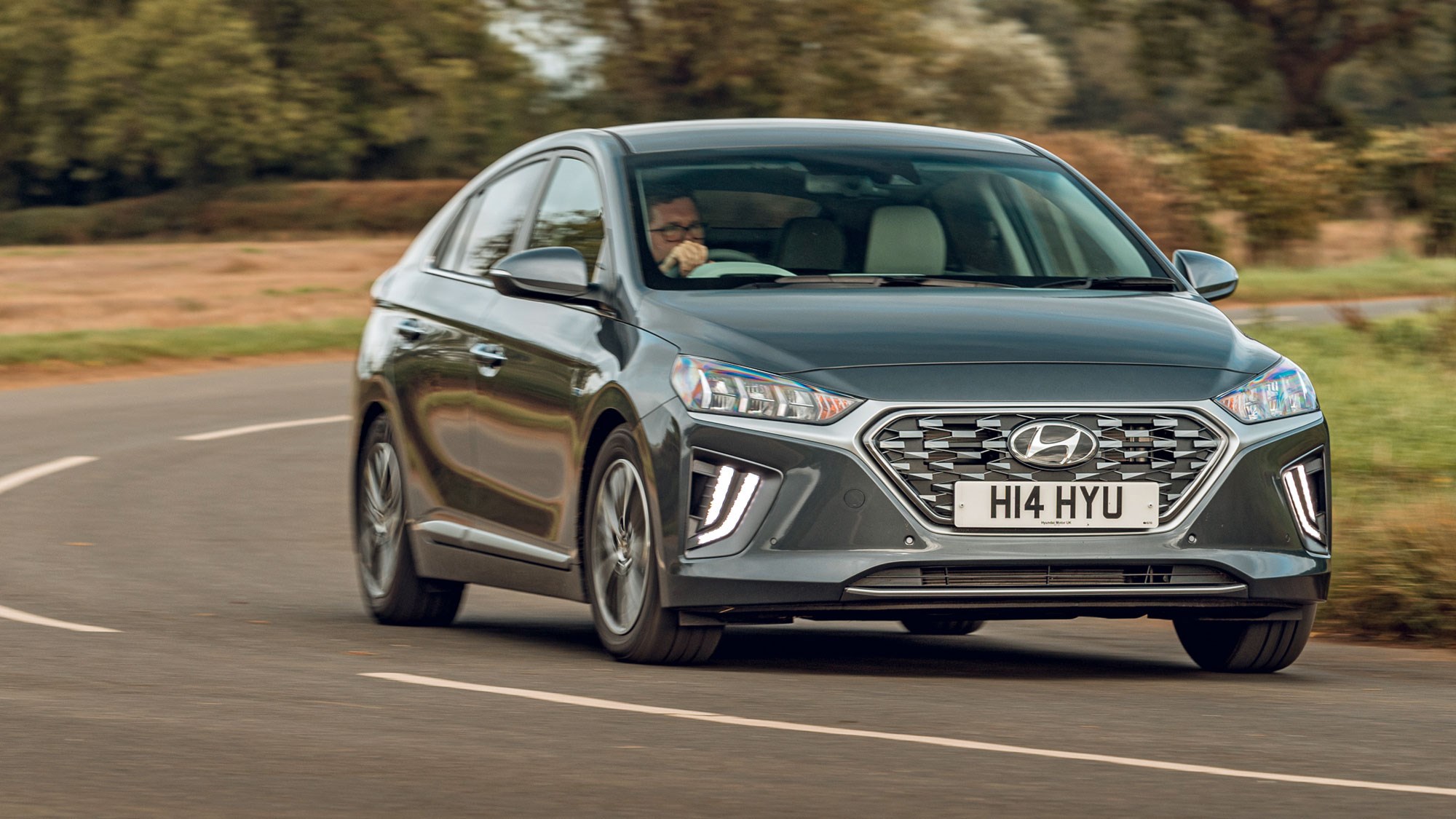 pindas fragment ziel Hyundai Ioniq Hybrid and Plug-in review: Prius-baiting hybrid won't set  pulses racing | CAR Magazine