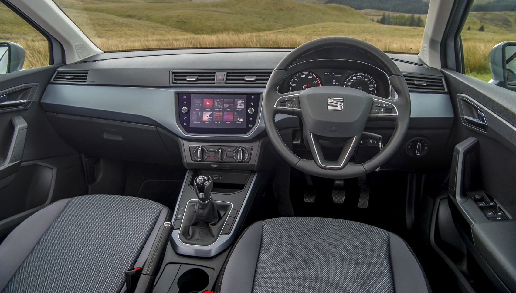 seat-arona-suv-2020-review-middle-of-the-road-car-magazine