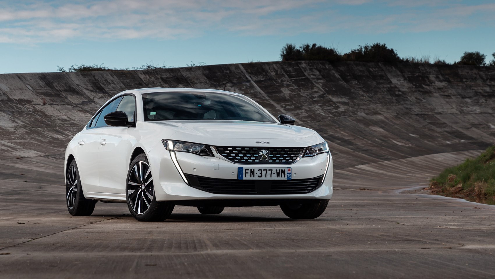 Peugeot 508 Hybrid (2020) review the lion, electrified