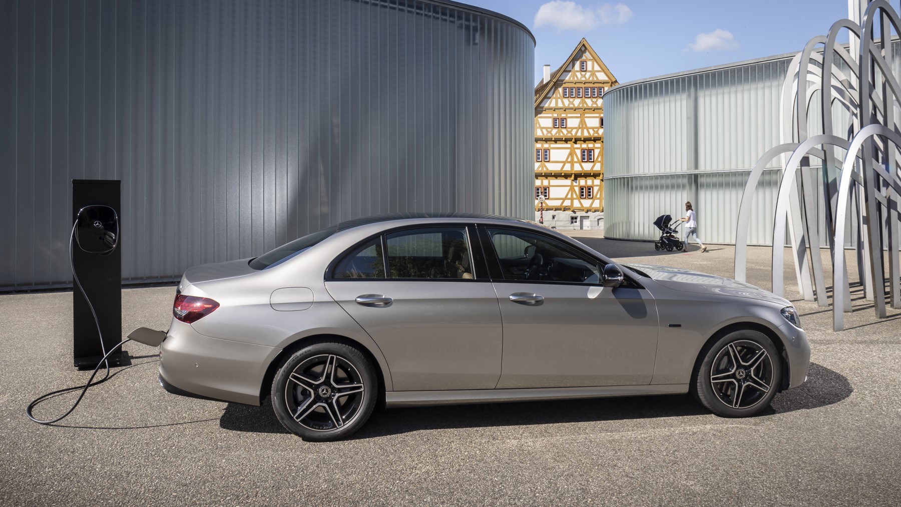 2020 Mercedes-Benz E-Class - plugged in charging 2020 Mercedes-Benz E-Class - plugged in charging