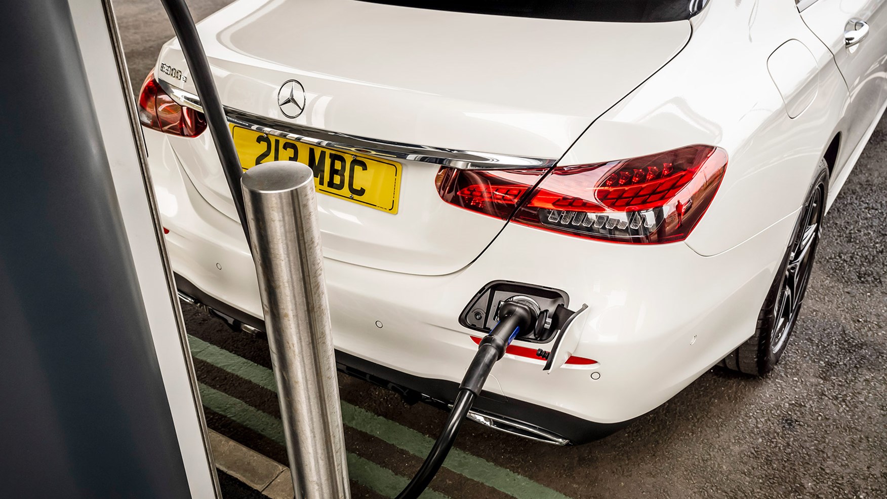 Mercedes Benz E Class Hybrid Review The 00e Is A Waft King Car Magazine