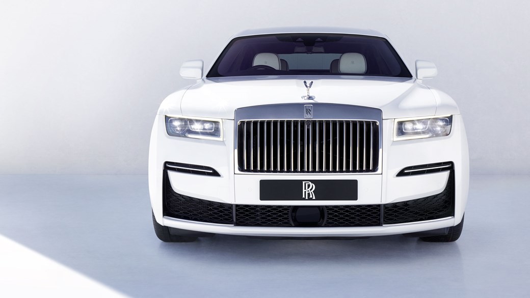 Rolls-Royce Ghost, 2020, dead-on front view, white
