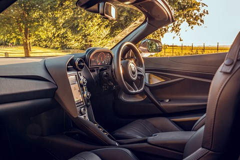 720s spider interior