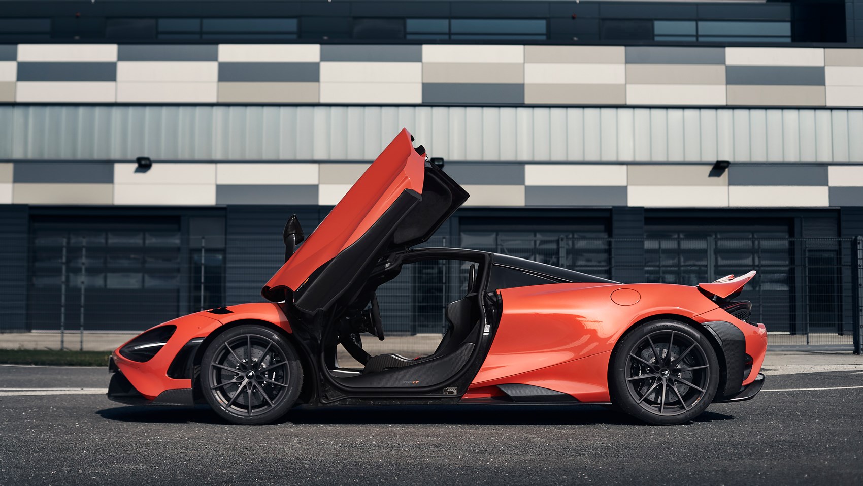 765LT side door open