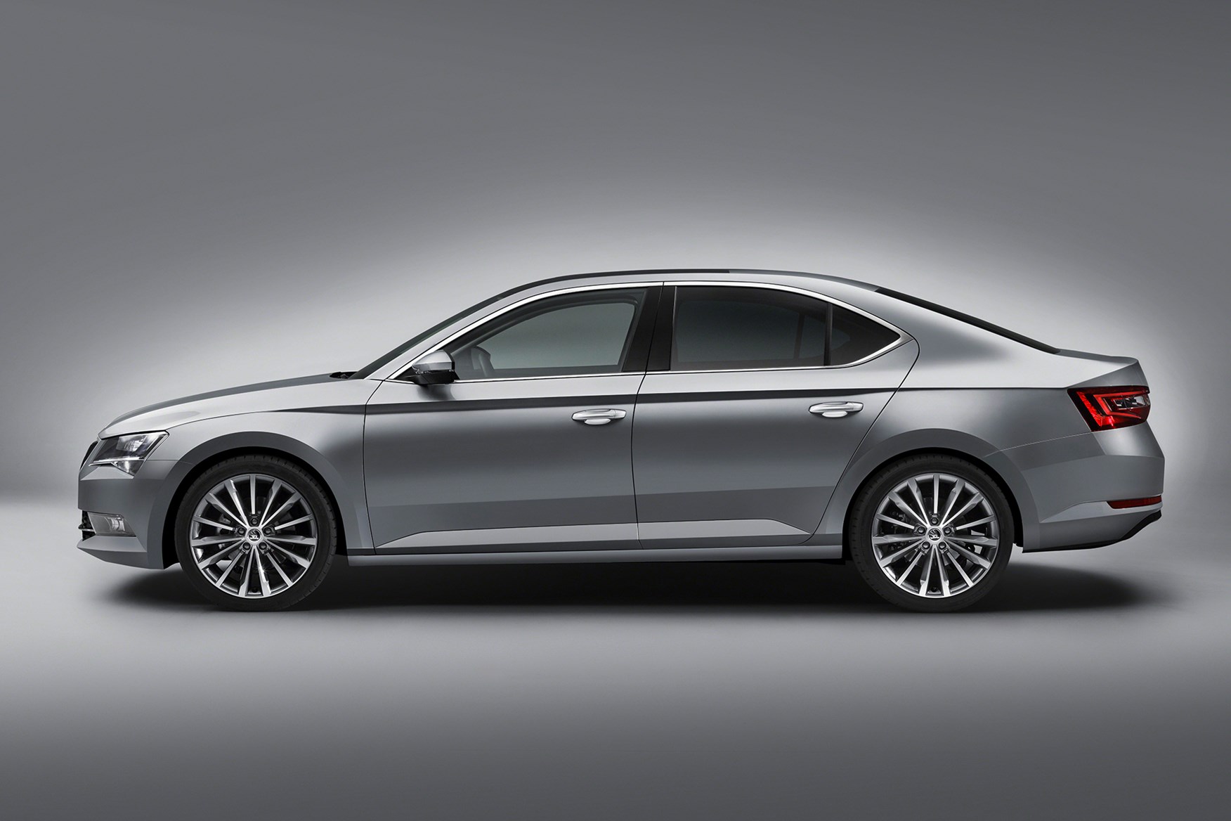 Skoda Superb Unveiled (2015) And It's Now A Hatchback | CAR Magazine