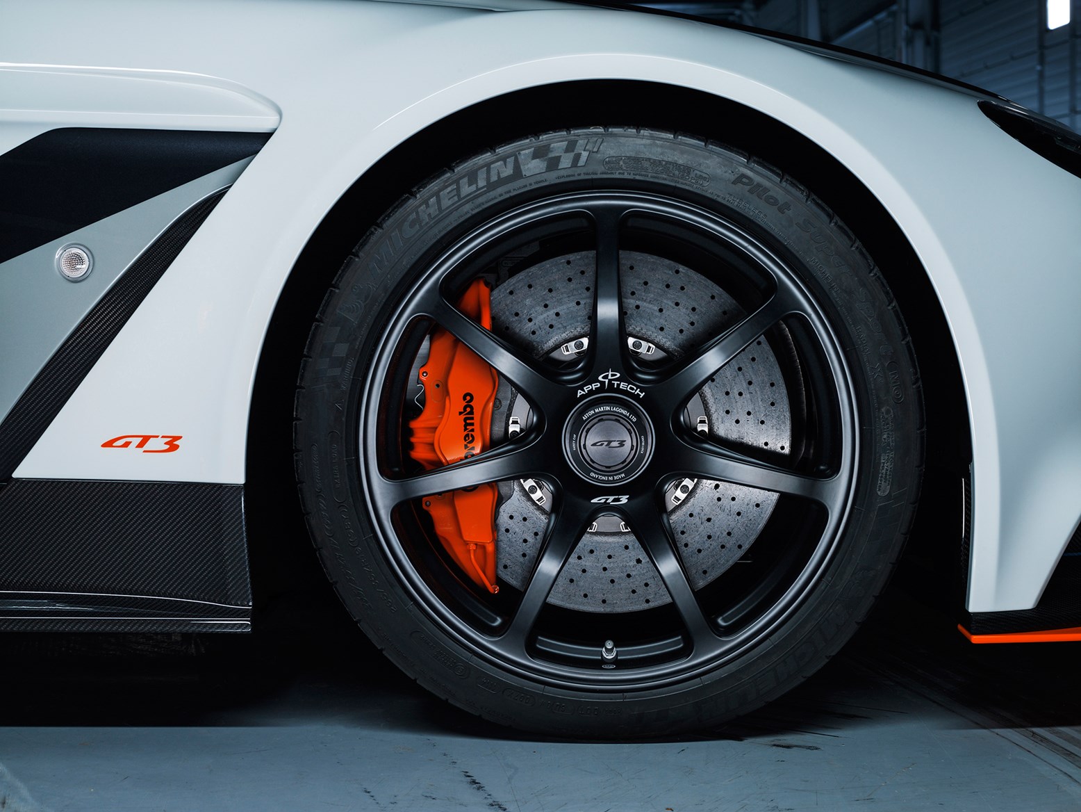Aston Martin Vantage Gt3 Unveiled Brutal 911 Rival Bound